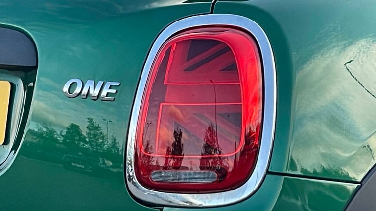 2020 MINI Hatch 1.5 One Classic II 5dr [Comfort/Nav Pack] HATCHBACK PETROL Manual