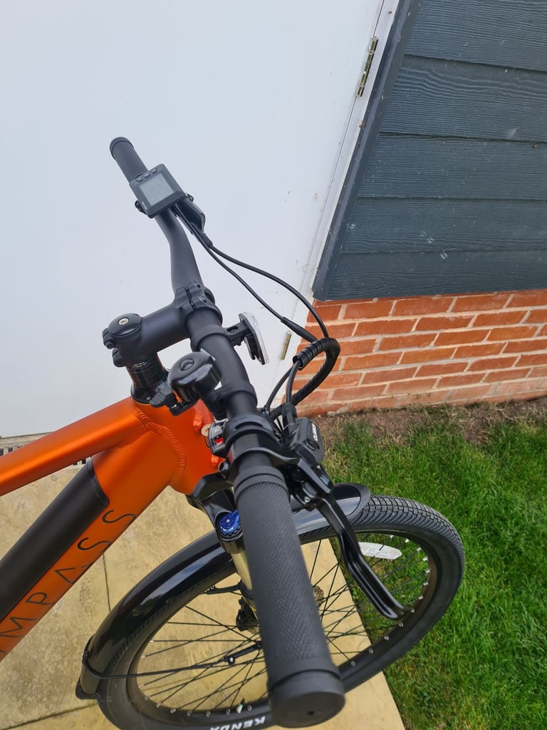 Compass Electric bike, hardly used and in great condition