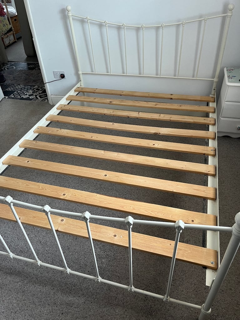 image for King size metal bed