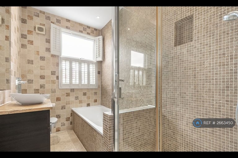 3 bedroom house in Ravensbury Road, London, SW18 (3 bed) (#2663450)