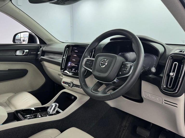 VOLVO XC40 1.5h T5 Recharge 10.7kWh Ultimate Dark Auto Euro 6 (s/s) 5dr 2023