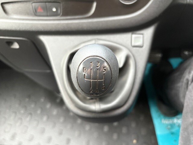 2017 Renault Trafic LL29 dCi 95 Business Crew Van 6 SEATER A/C WINDOW VAN Diesel Manual