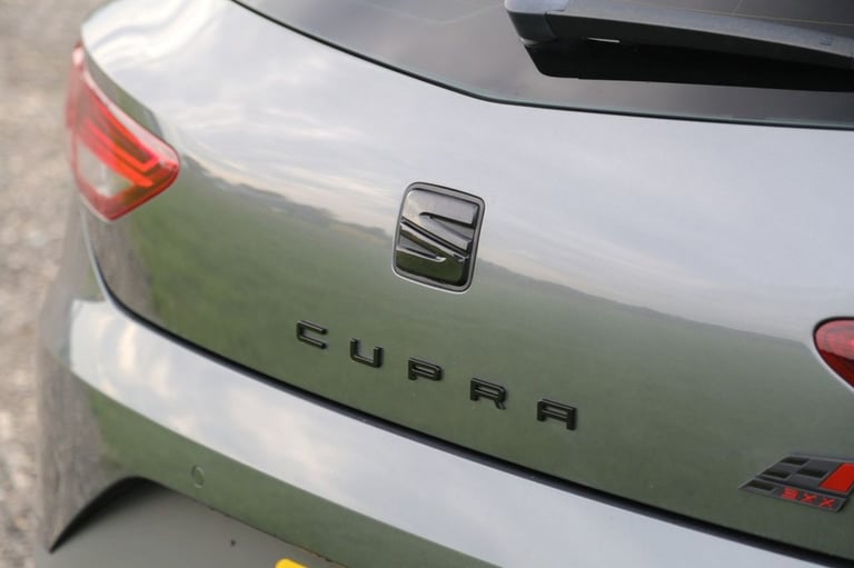 2016 SEAT Leon 2.0 TSI Cupra 290 Black Sport Coupe 3dr Petrol DSG Euro 6 (s/s) (290 ps) Hatchback...