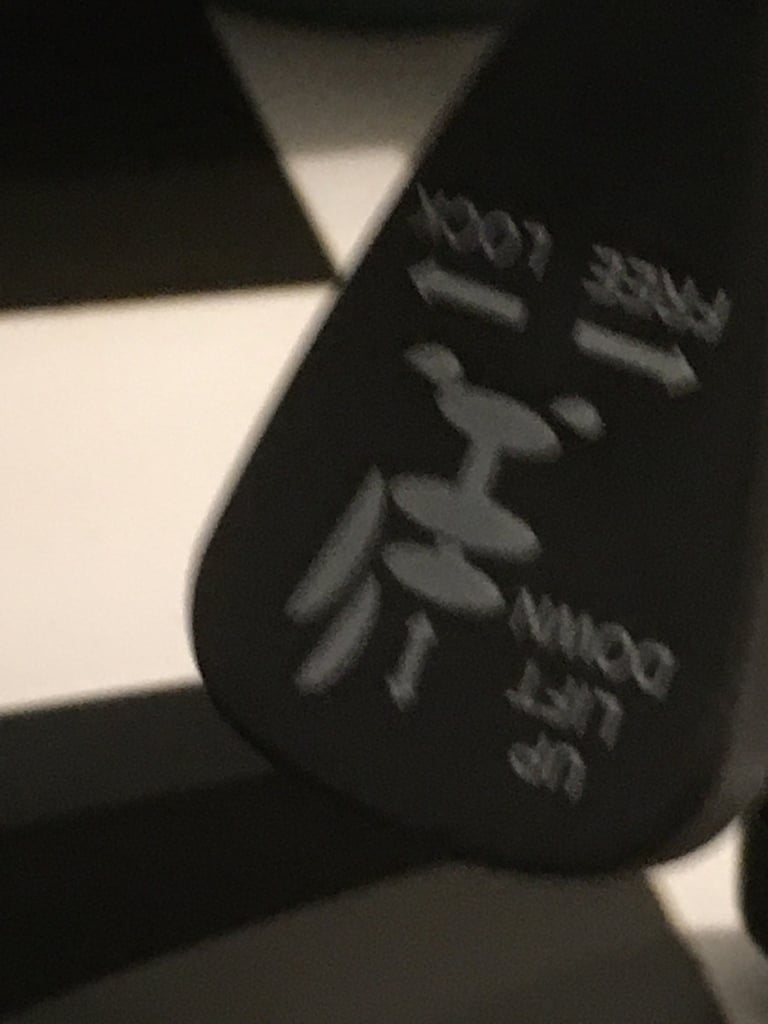 BLACK MESH OFFICE/DESK CHAIR 