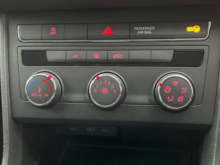  SEAT Leon 1.2 Tsi Se Dynamic Technology Hatchback 5dr Petrol Manual Euro 6 s/s