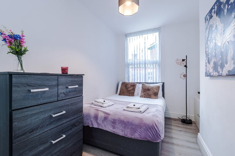 Short/Mid Stays, Contractors, Large House in Anfield
