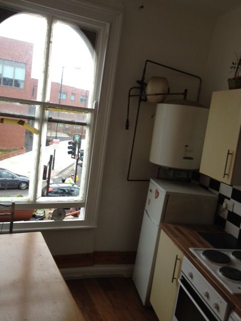 Bright One bed flat in Hackney Central with separate kitchen/diner