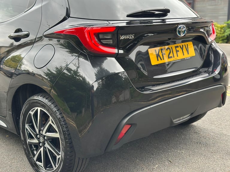 2021 Toyota Yaris 1.5 VVT-h Design E-CVT Euro 6 (s/s) 5dr HATCHBACK Petrol/Electric Hybrid Automatic