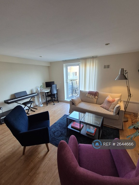 1 bedroom flat in Crowngate House, London, E3 (1 bed) (#2644666)