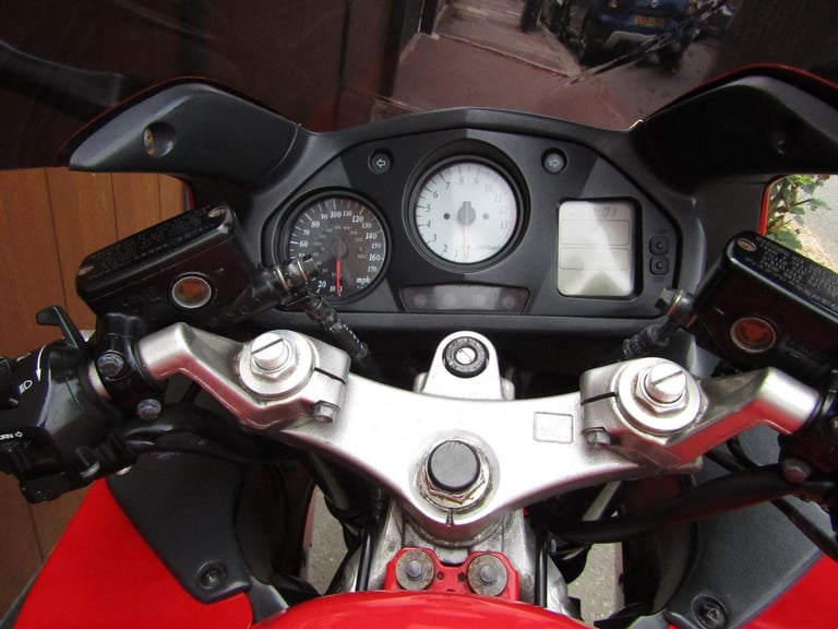 HONDA VFR 800 * LOW MILEAGE 12,000 * WITH BOX * AMAZING CONDITION *YEARS MOT *