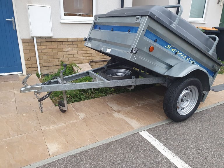 Lider Seville trailer with lockable hard top and load bars 