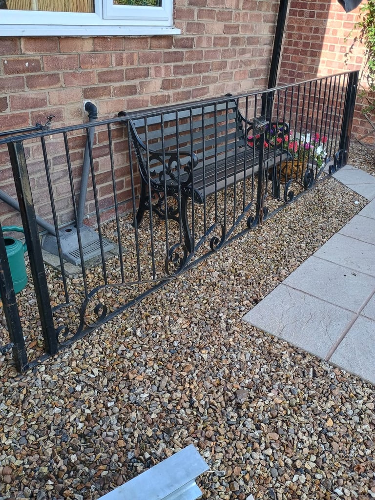 Driveway gates 