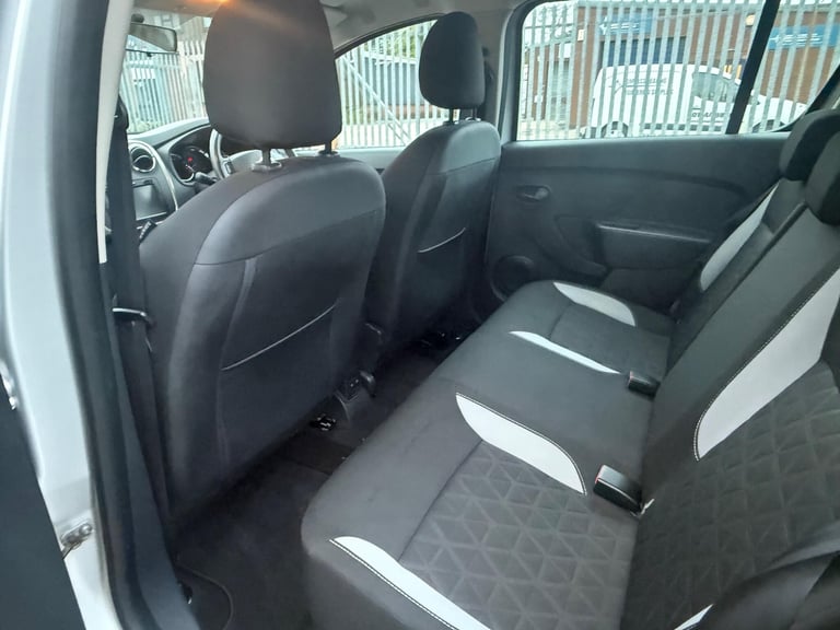 2014 Dacia Sandero Stepway 0.9 TCe Laureate Euro 5 5dr HATCHBACK Petrol Manual