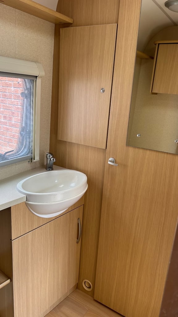 Swift Abbey Vogue 460, 2008 - 2 Berth Caravan with Motor Mover