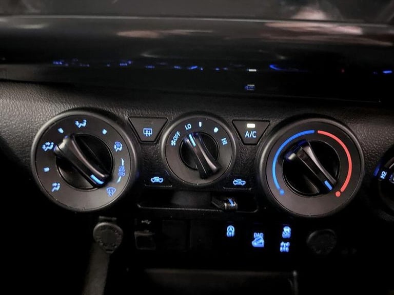 2021 Toyota Hilux Icon D/Cab Pick Up 2.4 D-4D PICK UP DIESEL Manual