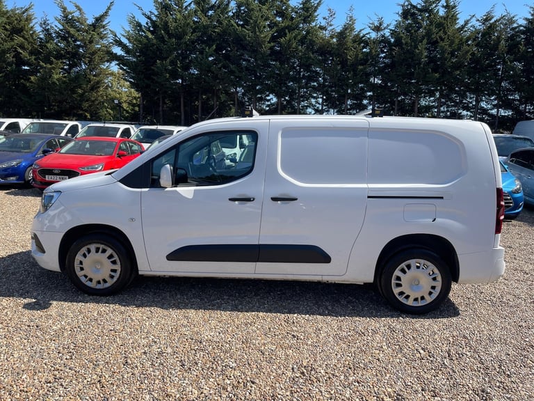 2020 Vauxhall Combo 1.5 Turbo D 2300 Sportive L2 H1 Euro 6 4dr PANEL VAN Diesel Manual