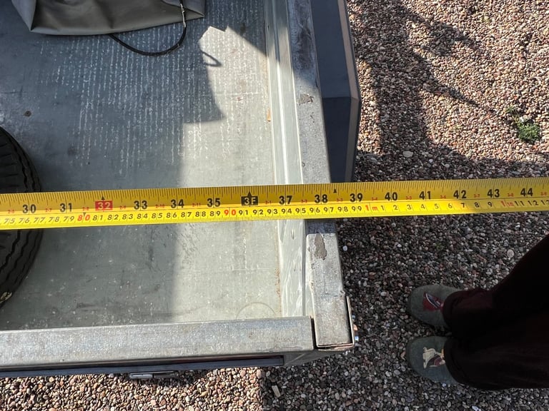 Erde 122 Trailer and Hardcover (locable)