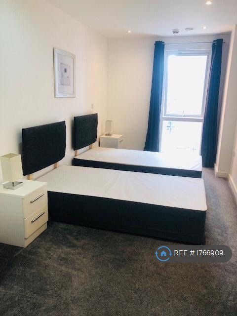 2 bedroom flat in Railway Terrace, Slough, SL2 (2 bed) (#1766909)