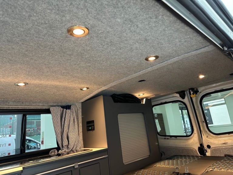 2015 Renault Trafic 1.6 dCi 27 Business camper conversion, 6 seats 5dr Diesel Manual SWB Standa C...
