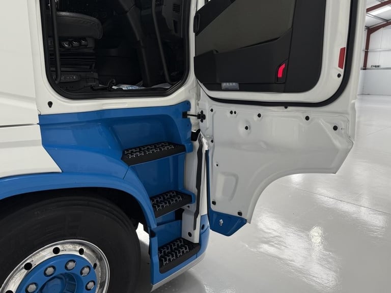 VolvoFH540,XL,SIDE SKIRTS ,AIR HORNS , FRONT AIR SUSP,TWIN FUEL TANKS 