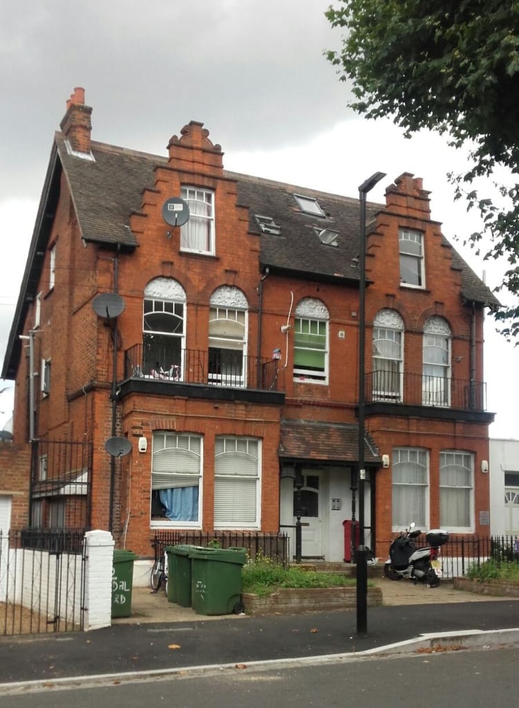 DSS,S.C IBEDROOM GROUND FL FLAT5MIN TOOTING BEC&STREATHAM COMMON B.R.OK SINGL PARENT&CHILD 