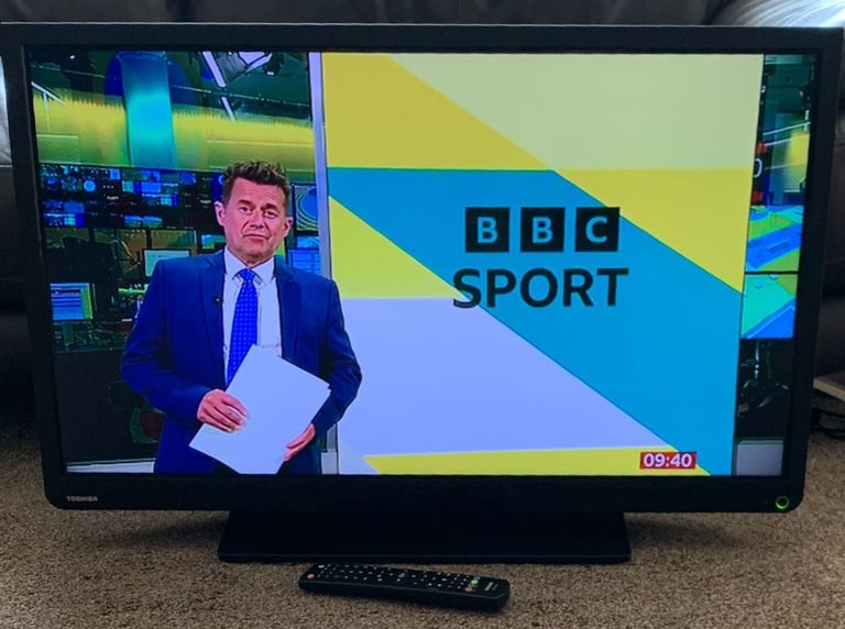 ++ Toshiba 32 Inch HD LCD TV Built In DVD Player & Freeview ++