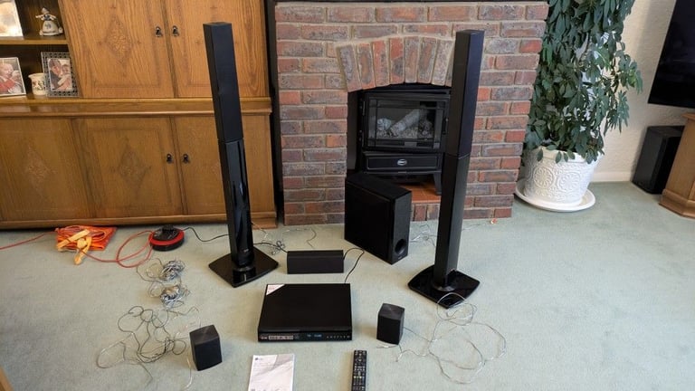 LG Blu Ray 3D  5.1 Surround Sound 1000 W system.