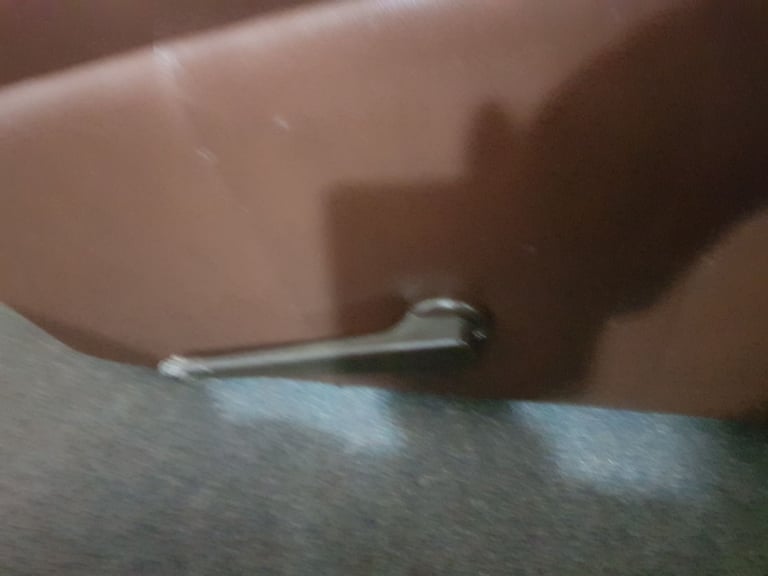 Ex Large Comfy Leather recliner Armchair FREE Delivery