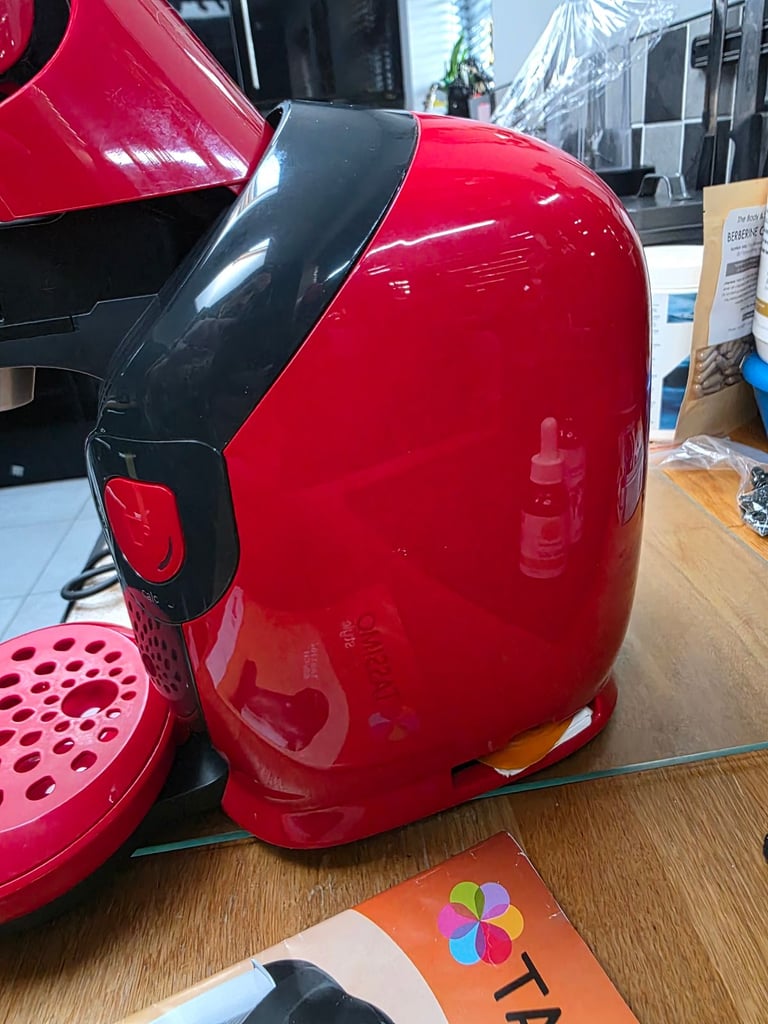 Bosch Tassimo Vivy 2 Red Coffee Pod Machine. Auto Hot Drink Chocolate expresso Latte Barista maker