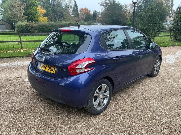 Peugeot 208 1.2cc ACTIVE 82 bhp good spec