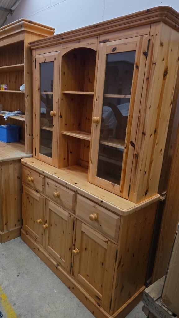 image for Beautiful Large Dresser