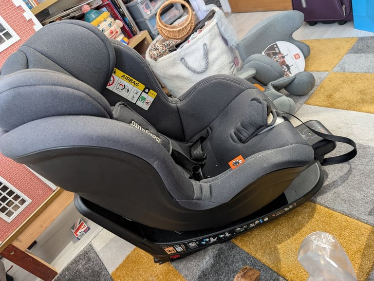 Child car seat isofix by BabyAuto in great condition