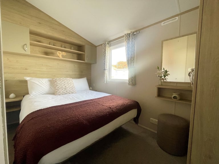 CHEAP STATIC CARAVAN FOR SALE AT BROADLAND SANDS HOLIDAY PARK - 11.5 MONTH OWNER SEASON