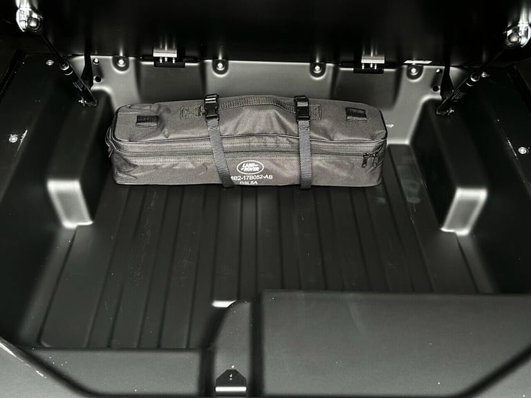 2023 Land Rover Defender 3.0 D250 MHEV HSE Hard Top SUV 3dr Diesel Auto 4WD SWB Euro 6 (s/s) (250...