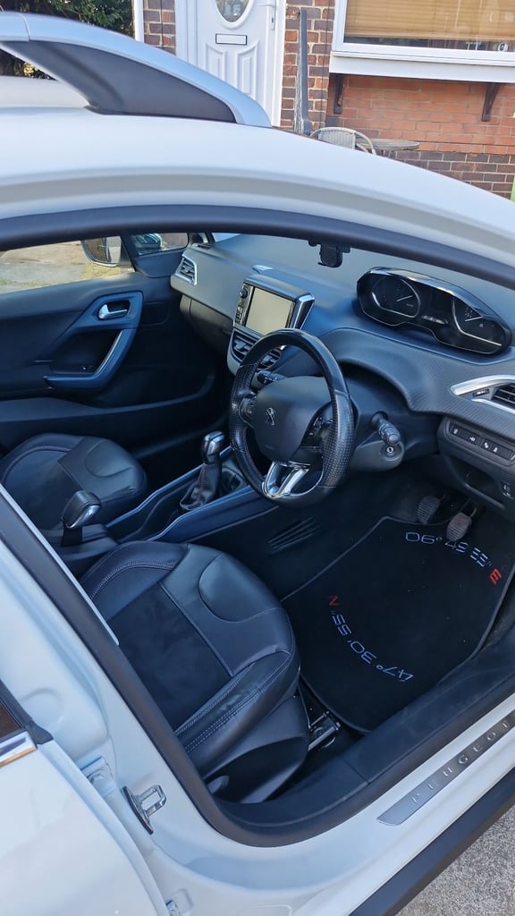 Peugeot, 2008, Hatchback, 2014, Manual, 1199 (cc), 5 doors