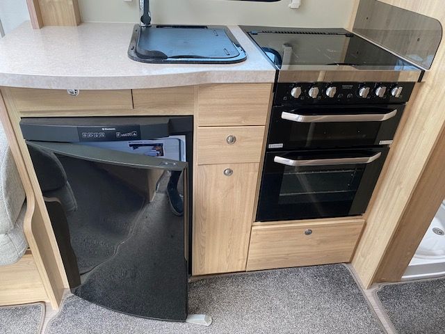 Elddis crusader aurora 4berth caravan 2016 (single axle)