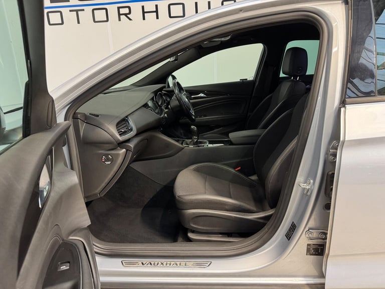 2017 Vauxhall Insignia 2.0 Turbo D SRi Vx-line Nav 5dr HATCHBACK DIESEL Manual