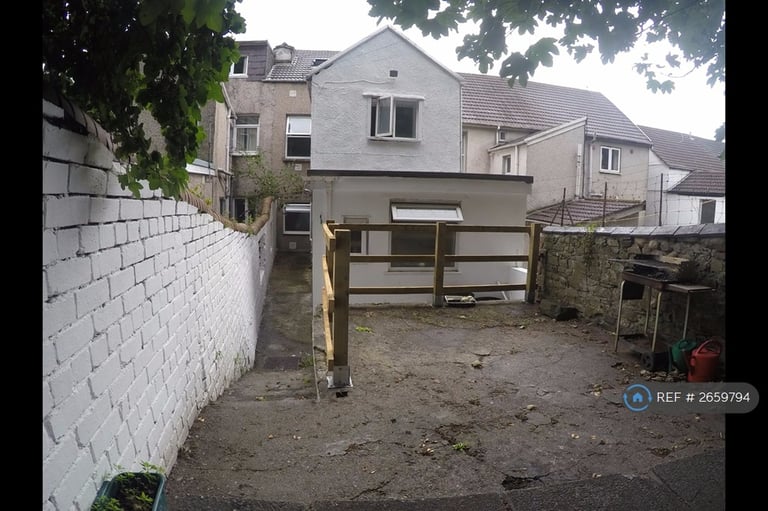 6 bedroom house in King Edward Road, Swansea, SA1 (6 bed) (#2659794)