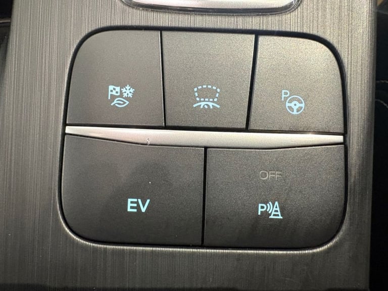 2022 Ford Kuga 2.5 Duratec 14.4kWh Vignale SUV 5dr Petrol Plug-in Hybrid CVT Euro 6 (s/s)  HATCHB...
