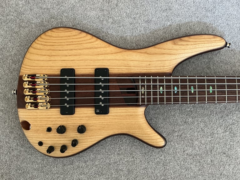 Ibanez SR1305  5 string bass guitar