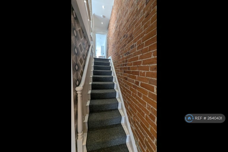 3 bedroom flat in Wincheap, Canterbury, CT1 (3 bed) (#2640431)