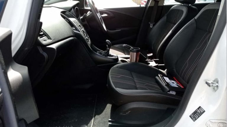 Vauxhall, ASTRA, Hatchback, 2012, Manual, 1598 (cc),5 doors - Image 11