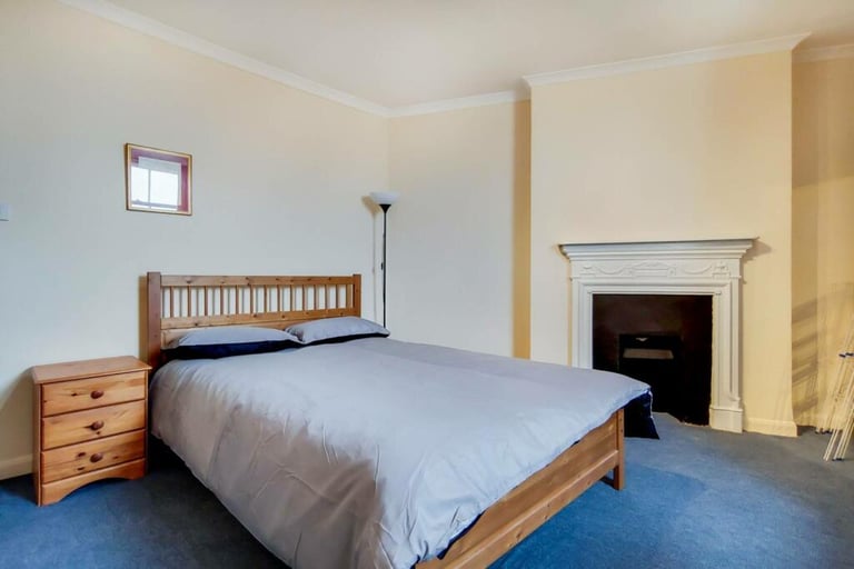 3 bedroom flat in Balham Hill, London, SW12