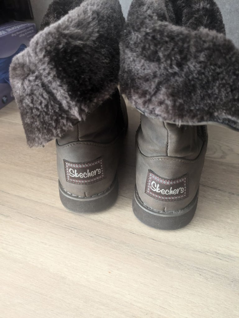Skechers size 4 boots