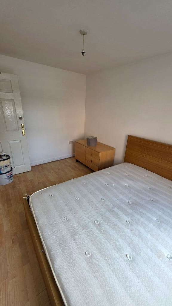Room to let in M21 