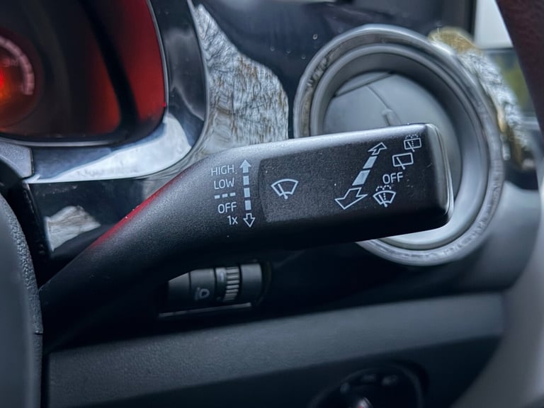 2015 Volkswagen up! 1.0 Move Up 3dr HATCHBACK Petrol Manual