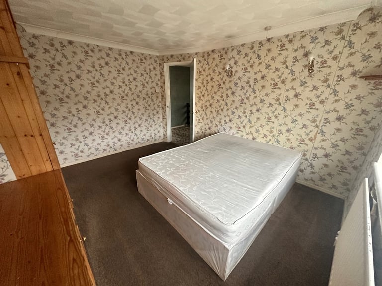 3 Bed 2 Reception LU4