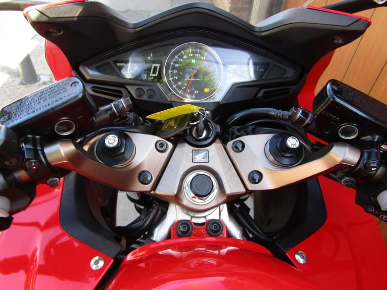 HONDA VFR 800 f ONLY 15230 MILES * FULL SERVICE HISTORY * ONE OWNER FROM NEW *
