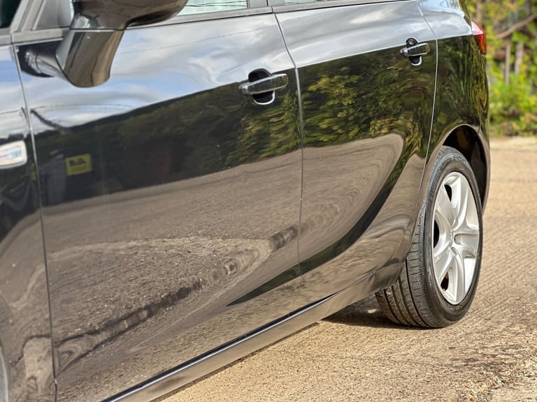 2013 Vauxhall Zafira Tourer 1.8 16V Exclusiv Euro 5 5dr Petrol