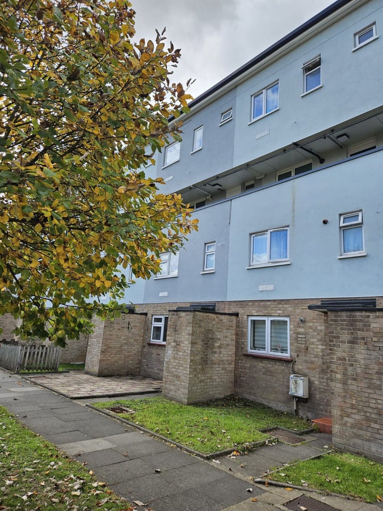 3 bed 2nd floor Split level Maisonette to rent at Old Road EN3 5XX